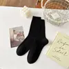 Meias cano médio de cor sólida com salto para mulheres, tons quentes para outono e inverno, simples e versáteis, design clean, estilo universitário, meias longas vintage