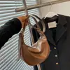 Bolso de Mano de Cuero Suave Estilo Coreano Nuevo Estilo para Mujer Estilo Ins Bolso de Luna Creciente de Nicho Bolso de Hombro Cruzado Versátil Simple