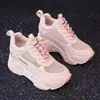 Altura Interior 8CM Malla Transpirable Zapatos Blancos para Mujer Primavera y Otoño Nuevos Suela Gruesa Deportivos Casuales Combinan con Todo Zapatos Torre Mujer