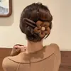 Pinza Retorcida de Flor con Pedrería de Temperamento Pinza para el Cabello Segura que no Atrapa Parte Trasera de la Cabeza Recogido Pinza de Pico de Pato Pinza para el Cabello de Gama Alta