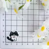 Lindo Parche Acrílico con Líneas Blancas y Negras, Pasador de Gato de Dibujos Animados en Relieve, Broche, Hebilla de Zapato, Accesorios para Joyería DIY