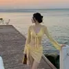 Bikini de Baño de Alta Gama para Mujer Estilo Nuevo 2026 Conjunto de Cuatro Piezas con Cubre-traje de Baño de Manga Larga para Aguas Termales