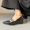 Sapatos Femininos Nude de Salto Anabela Bico Fino com Aumento Interno de Altura de 9CM, Tira Cruzada, Gentis e Elegantes, para o Trabalho e Uso Profissional