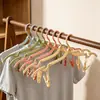 Percha de viaje portátil al por mayor puesto de plástico percha plegable para niños tienda de ropa tienda de 2 yuanes artículos de uso diario para el hogar