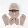 Conjunto de três peças para mãe para outono e inverno: novo chapéu de tricô floral com pelo de coelho, cachecol e luvas para aquecimento e proteção das orelhas