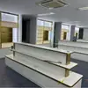 Armário de Exposição de Produtos Multicamadas de Piso de Alta Qualidade para Exposição de Amostras, Sala de Live Streaming de Shopping Center, com Luzes, Armário com Pintura Eletrostática, Personalização para Lojas Inteiras