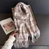 Bufanda de Cuello Cálida de Otoño e Invierno Estilo Coreano Elegante a Cuadros para Mujer, Bufanda Versátil con Borlas de Cachemira Sintética para Viajes