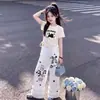 Conjunto Casual de Verão 2026 Novo Moda Fashion Fofo Camiseta de Desenho Animado com Acabamento em Renda e Calça Longa Casual Conjunto de Duas Peças