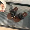 Sandalias elegantes y cómodas para uso casual, perfectas para salidas a la playa, ir de compras y looks de lujo ligero en 2026. Sencillo y práctico para reuniones pequeñas y salidas cotidianas