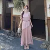 Top de punto rosa hueco de manga corta Vestido de satén para mujer Verano Nuevo Estilo Suave Vestido tipo camisola Talla Grande Conjunto de dos piezas