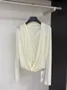 Camisa elegante minimalista estilo francês de duas peças falsas com decote V transpassado drapeado, base justa e parte superior com gola solta