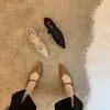 Zapatos de tacón bajo elegantes y únicos, zapatos de mujer estilo retro francés con tacones gruesos y correas con hebilla