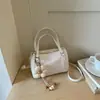 Bolso pequeño súper popular para mujer, nuevo modelo de otoño 2026, bolso de hombro y cruzado de nicho vintage de alta gama para el día a día