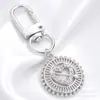 Lujo Ligero Chapado en Oro Full Diamante Charm Hebilla en Forma de D Colgante Hueco en Forma de Corazón Accesorios para Bolsos Llaves Fábrica Stock Mayorista