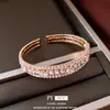 Pulseira Elástica Aberta com Pérolas Incrustadas de Diamante Multicamadas Transfronteiriça, Design de Nicho de Luxo Leve, Pulseira Vintage, Joia de Mão Exquisita e Fashion