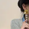 Pendientes de perla exagerados elegantes pendientes dorados diseño de nicho estilo retro de Hong Kong pendientes de época para mujer