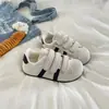 Tênis de Treino Alemão com Velcro Feminino Calçados de Estudante 2026 Primavera Outono Nova Chegada Mais Vendido Retro Versátil Esportivo Casual Tênis de Skate
