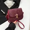 Bolso tipo Silla Texturizado 2025 Verano Nuevo Estilo de Moda Bolso de Hombro Comercio Exterior Al por Mayor Transfronterizo Cruzado Pequeño Bolso Cuadrado