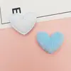 Nuevos Accesorios de Ropa de Felpa con Forma de Corazón para Otoño e Invierno Accesorios para el Cabello Hechos a Mano para Niños Materiales Decorativos Accesorios para Sombreros con Forma de Corazón de Tela