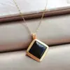Colgante cuadrado de ágata negra de jade oscuro, collar de plata con textura dorada, colgante de elemento cultural de estilo étnico clásico chino