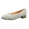 Sapatos de Salto Baixo Femininos Tamanho Grande para Comércio Exterior, Sapatos de Trabalho Versáteis, Salto Baixo, Salto Grosso, Bico Fino, Novo Modelo 2026, Superfície de Tecido Simples, Estilo Profissional