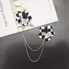 Recomendado en Xiaohongshu Calcetines de pata de gallo con flor de cinco pétalos, Decoraciones para equipaje, Accesorios de tela con borlas de camelia, Pegatinas de tela diy