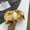 2026 Nova Bolsa de Mão Plissada Elegante Cor Sólida Moda Textura Brilhante Formato de Nuvem Grande Capacidade Tendência para Mulheres