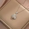 Colar para Mulheres Moda de Nicho Novo Design Pingente Celebridade da Internet Flor de Bauhinia Giratória Zircônia Aço Titânio