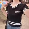 Malha Listrada com Decote em V para Mulheres Verão 2024 Nova Camiseta de Manga Curta de Cintura Alta Pequena Slim Doce e Picante Top Curto