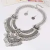 Directo de fábrica moda moneda estilo retro media luna borla cadena gruesa collar corto para clavícula en stock