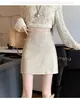 Saia de couro preta para mulheres, cintura alta, modeladora, saia lápis versátil em linha A, perfeita para baixinhas, minissaia da moda em couro PU fosco para outono e inverno
