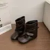 Botines estilo Melard de punta redonda para mujer, 2026 botín vintage de piel suave con hebilla y cordones, diseño versátil de media pantorrilla