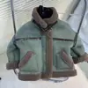 Abrigo de niño pelo una terciopelo otoño e invierno nuevo ropa de cuero generación Ruffian chico guapo locomotora terciopelo de cordero fábrica de ropa para niños