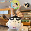 Muñeco de Tela de Peluche Auténtico de Crayon Shin-Chan Serie con Bolsa en la Cabeza Llavero de Coche Colgante para Mochila Escolar Pequeño Regalo