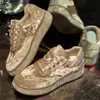 Tênis de Solado Grosso Estilo Europeu para Mulheres, Novos Sapatos Casuais Elegantes Confortáveis da Moda, Sapatos Femininos de Tamanho Grande para Exportação