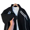 Sudadera cárdigan pesada a rayas estilo americano negro, colección de otoño para hombre, prenda exterior elegante y genial, para look de pareja a juego, chaqueta tipo béisbol con cuello alto