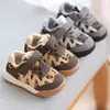 Zapatos de caminar unisex para bebé anti-patadas con suelas blandas, nueva colección otoño 2026, zapatillas deportivas para bebés e infantes, antideslizantes, estilo coreano