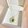 Collar con Colgante de Zirconia Grande Esmeralda de Acero de Titanio Nuevo Producto Transfronterizo Europeo y Americano Cadena de Clavícula Versátil de Temperamento Ligero de Lujo para Mujer Venta al por Mayor