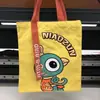 Bolsa de Lona Blanca al por Mayor Pequeña Empaque de Dibujos Animados Bolso de Mano de Lona para Compras Estudiantil Pintura Se Puede Imprimir Logo