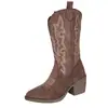 Moda europeia e americana 2026 coleção outono/inverno nova: Botas western femininas de salto médio, qualidade de exportação, bico fino, tamanho grande, botas Martin bordadas
