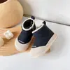 Sapatos de algodão para meninos 2025 inverno novo botas de neve infantis antiderrapantes impermeáveis botas curtas para meninas com veludo quente sapatos de bebê