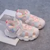 Novos Sapatos de Princesa Respiráveis para Meninas Verão 2026 com Design Fechado na Ponta, Sapatos de Praia, Sapatos Infantis, Sandálias Esportivas Vazadas com Solas Macias
