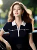 Tricô de Manga Curta com Gola Polo para Mulheres em Cores Contrastantes, Novo Estilo Verão 2026, Top de Alta Qualidade, Elegante e Emagrecedor