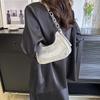 Bolsa de Axila Feminina Nova 2024 Estilo Coreano Moda de Alta Qualidade Design de Nicho Bolsa de Ombro com Corrente Bolsa Transversal Explosiva