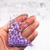 Arte de uñas flor de cinco pétalos joyería flor blanca pequeña bolsa mixta de tamaño de cuentas doradas y plateadas decoración de pegatina de uña de flor de resina venta al por mayor