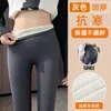 Pantalones de tiburón de cintura alta para mujer, nueva colección de otoño 2026, adecuados para usar al aire libre, realzan los glúteos, yoga, grises, fitness, ajustados, talla grande, para mujeres con curvas, leggings
