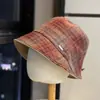 Chapéu de pescador listrado xadrez estilo coreano para afinar e rejuvenescer mulheres, gorro de lã quente de outono, chapéu de pescador irregular, moderno