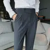 Calças Cinzas Masculinas Cropped Primavera e Verão 2024 Pequenas Retas Doseamento Casual de Negócios Calças de Cintura Alta Masculinas Slim Fit