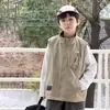 Estilo Exterior para Niños Mayores Colección Primavera 2026 Chaleco Elegante de Marca de Ropa de Trabajo Chaqueta Impermeable en Capas de Estilo Montaña a la Moda para Niños Mayores