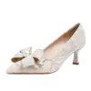 Zapatos de tacón alto de diseño francés, temperamento de nicho, pedrería, perla, trébol de cuatro hojas, tacón de aguja, boca poco profunda, no cansan el pie